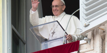 El Papa saluda a la Hermandad de la Borriquita de Cádiz en su peregrinación a Roma