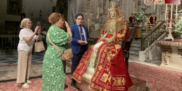 Con el Besamano a la Virgen de los Reyes finalizan los cultos agosteños a la Patrona de la Archidiócesis de Sevilla