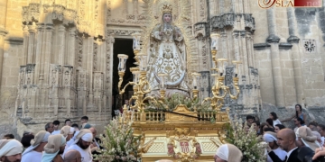 La Virgen de las Nieves procesionó en su festividad por las calles de Arcos