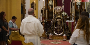 El rezo de las vísperas abren la festividad de la Virgen de los Dolores en los Servitas