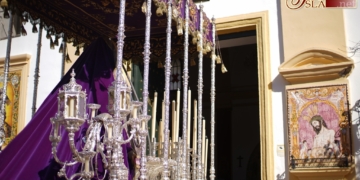 El traslado del paso de la Virgen de la Salud abrió una tarde especial en la Pastora