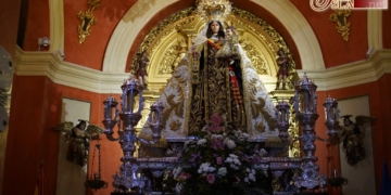 La Virgen del Carmen entronizada en su paso para la Magna Mariana