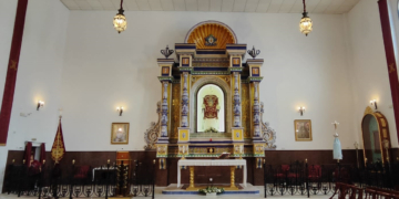 Azulejos de Israel Jiménez completan el nuevo altar cerámico del Rocío de Gelves