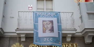 La JCC engalana el centro con su cartel de la Magna Mariana
