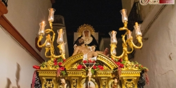 La Virgen de los Dolores de Puerto Real salió en extraordinaria por el 25 aniversario de la refundación