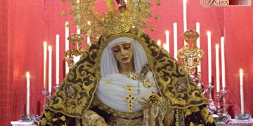 La Virgen del Rosario del Perdón de Cádiz en Besamano con motivo de los cultos en su honor