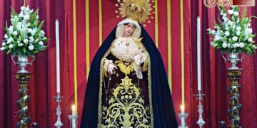La Reina de Todos los Santos de Cádiz en Besamano por el XV aniversario de su bendición