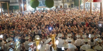 Multitudinario concierto de Rosario de Cádiz que llena la Plaza del Rey