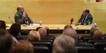 Moeckel y Navarro Antolín: La ‘magnitudinitis’ y cien titulares más de su diálogo entre cofrades