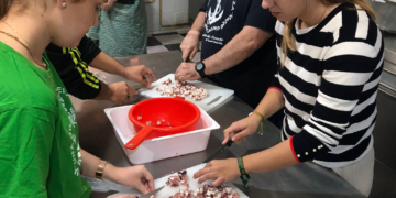 Los fogones de la cocina solidaria del Huerto vuelven a encenderse