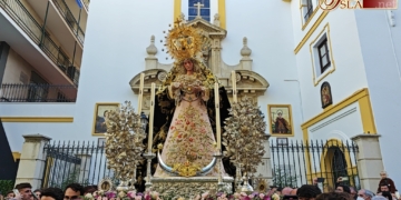 La Virgen de la Salud del Santo Ángel salió por vez primera por las calles de Sevilla