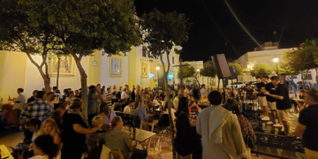 Jornada solidaria en la Plaza de la Pastora con actuaciones y degustaciones