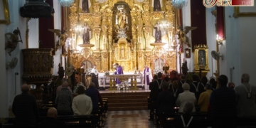 Una misa de Réquiem por los hermanos fallecidos en los 325 años de la historia de la Hermandad del Carmen