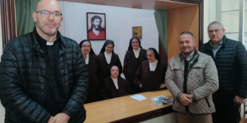 La Hermandad de la Paz y la comunidad parroquial de San José de Cádiz se suman a la causa de beatificación de la Hermana Cristina