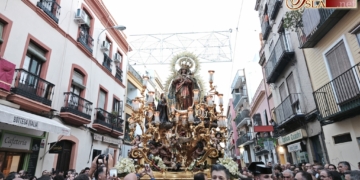 La Reina de Todos los Santos abrió el noviembre cofradiero en Sevilla
