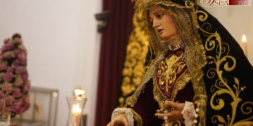 La Virgen de la Esperanza se expuso durante todo el día en Besamano