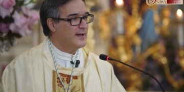 El sacerdote Silvio Bueno tendrá a su cargo la exaltación de la Eucaristía del 2024