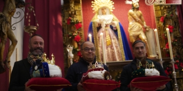 Los emisarios de los Reyes Magos recibieron sus coronas junto a los Titulares de la Hermandad de Columna