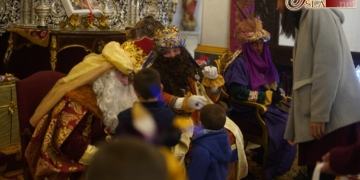 Los Reyes Magos volvieron a visitar a los niños en la Capilla de los Desamparados y recoger sus cartas