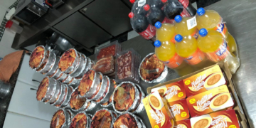 La cocina solidaria del Huerto prepara 200 menús de Navidad para los acogidos en Cáritas y el albergue Federico de Ozanam