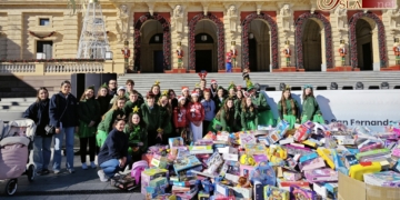 Las hermandades tiran un año más del carro en la caravana a favor de ‘Ningún niño sin juguetes’