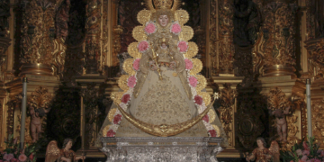 La Virgen del Rocío repuesta al culto tras su restauración