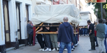 Las cuadrillas de hermanos de Cristo Rey y Estrella comenzaron ayer su preparación para el Domingo de Ramos