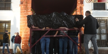 El palio de Desamparados ya en la capilla para el inicio del calendario de ensayos