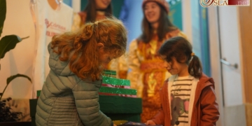 Las cartas llegan a los Reyes Magos a través del buzón situado junto al Belén del Huerto