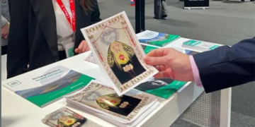 La apuesta por la Semana Santa de San Fernando en FITUR: El cartel en pequeño formato