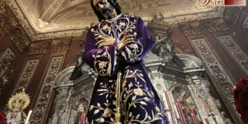 El Señor de Pasión en Besapiés durante el fin de semana en el Divino Salvador de Sevilla