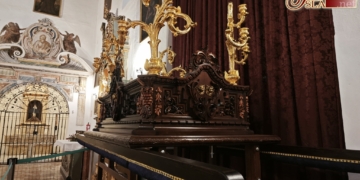 La Hermandad de la Redención de Sevilla se prepara para el Vía-Crucis de las hermandades