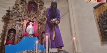 El Cristo de la Vía-Crucis fue trasladado a su altar de cultos ayer en Jerez