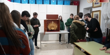 Los jóvenes cofrades conocen el patrimonio de la Hermandad del Huerto con motivo del Vía-Crucis de las hermandades
