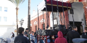 La cuadrilla de la Virgen de los Desamparados inicia su preparación para el Viernes Santo