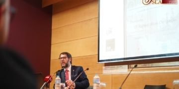 Rafael Ríos analizó el origen y la evolución de los pasos de palio