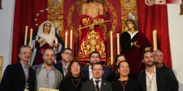 Los hermanos del Ecce-Homo que cumplieron sus bodas de plata recibieron un reconocimiento en el tercer día del Triduo