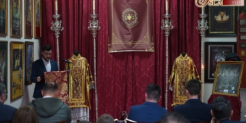 El cuerpo de acólitos de la Virgen de los Dolores presentó su cartel ‘Luz y aroma’