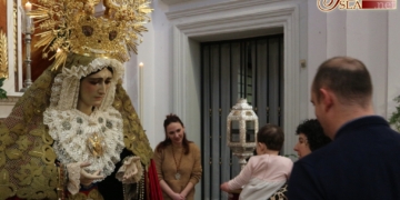 Presentación de los niños a la Virgen del Amparo de Cádiz como cierre de su 75 aniversario