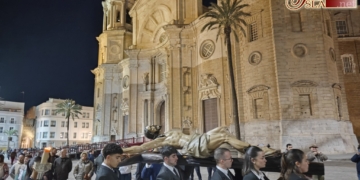El Seminario de San Bartolomé realizó el Vía-Crucis con el Cristo de la Salud