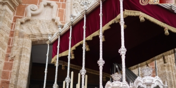 El paso de la Trinidad llegó ayer a la Iglesia Mayor
