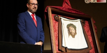 Presentado el paño de la Verónica de Misericordia obra de Juan Carlos García Díaz