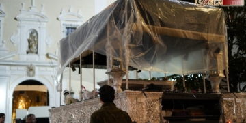 Con el traslado del palio de Mayor Dolor en Su Soledad comienzan los preparativos del Viernes Santo en el Carmen