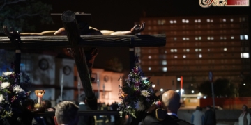 El Cristo del Perdón recorrió su barrio en Vía-Crucis hasta llegar al Hospital de San Carlos