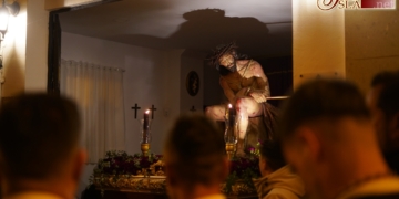 La alta probabilidad de lluvia dejó el Vía-Crucis de Coronación de Espinas junto al dintel de su sede