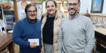 La Abacería ‘La Cañaílla’ entregó a los Servitas lo recaudado con su cartel de Semana Santa