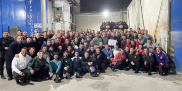 La cuadrilla del Nazareno entrega a San Vicente de Paúl 500 euros recaudados en su certamen