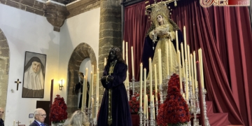 Largas colas para el Besapié del Medinaceli de Cádiz