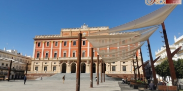 Los toldos y báculos de la Plaza del Rey se retirarán entre el 11 de marzo y el 1 de mayo
