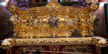 Así luce el dorado y las cartelas del paso de misterio de Cristo Rey